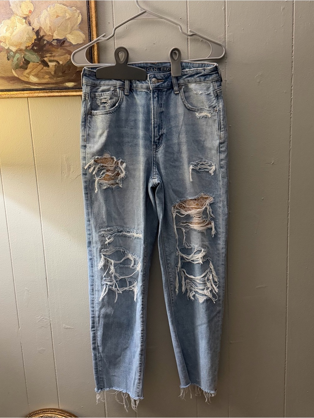 American Eagle Mom Straight Jeans Women’s Size 8 Light Wash Distressed Raw Hem